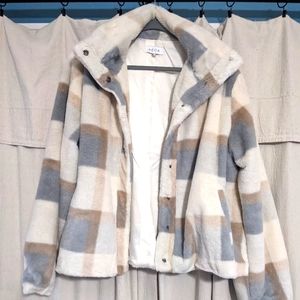 Jacket with snap closure